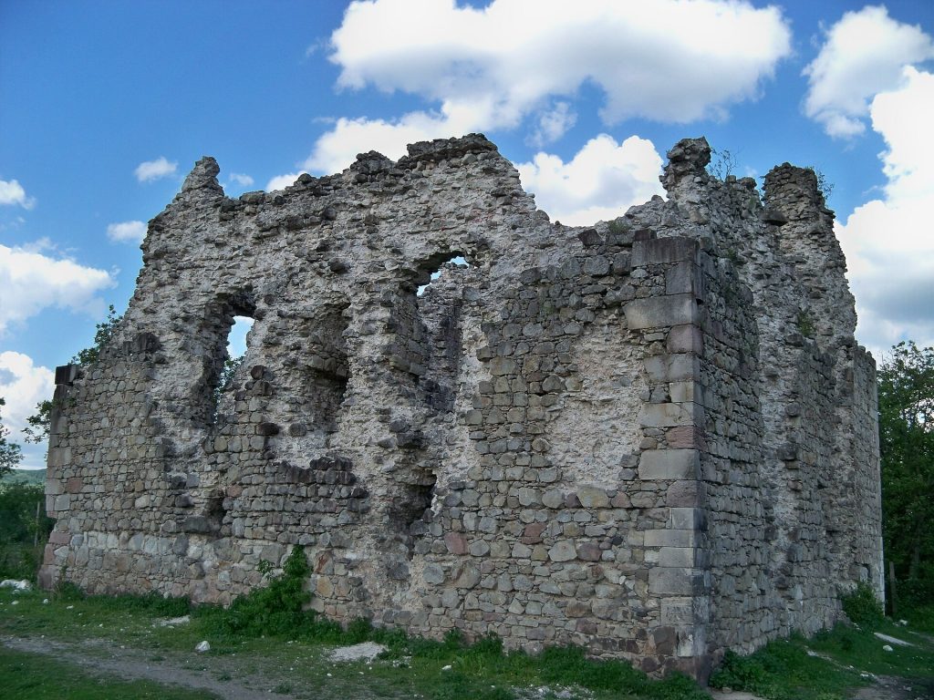 20.Середнє. Середнянський замок.jpg