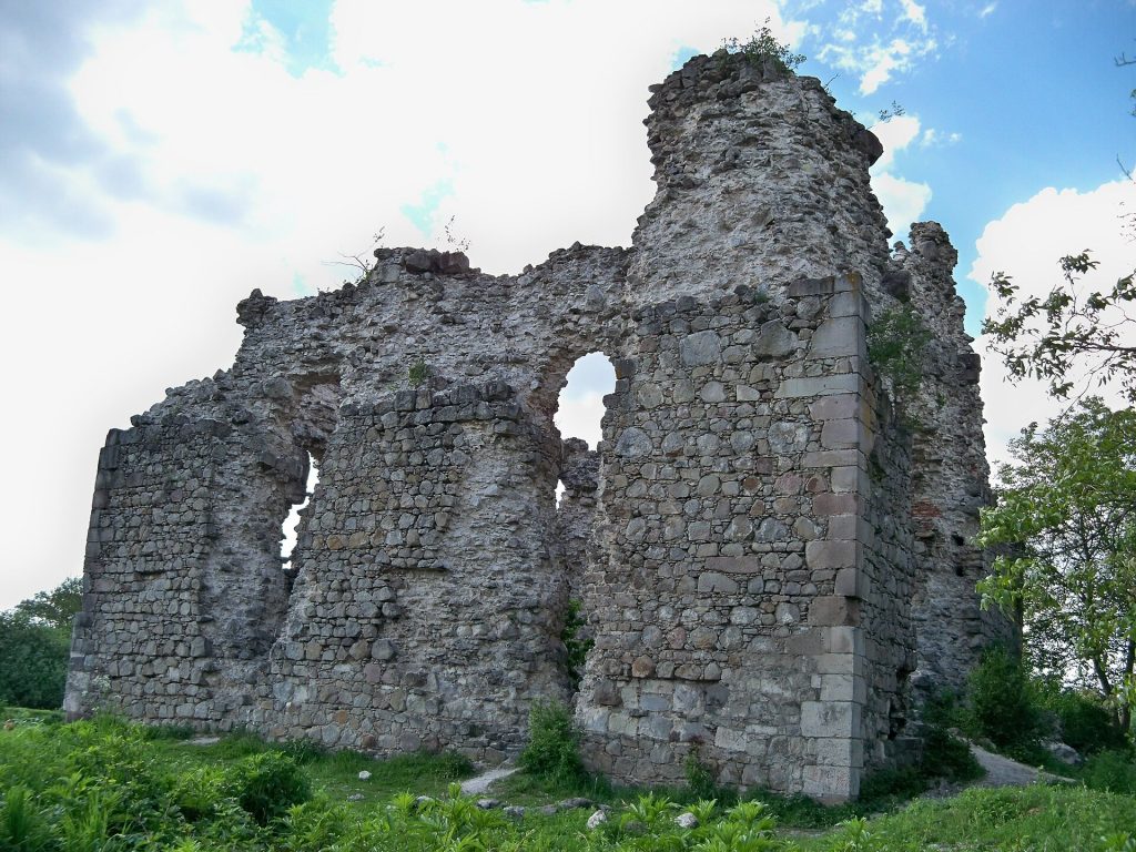 20.Середнє (Середнянський замок).jpg