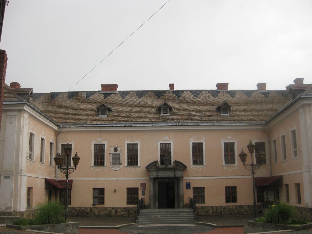 "Білий "Палац графів Шенборнів.jpg