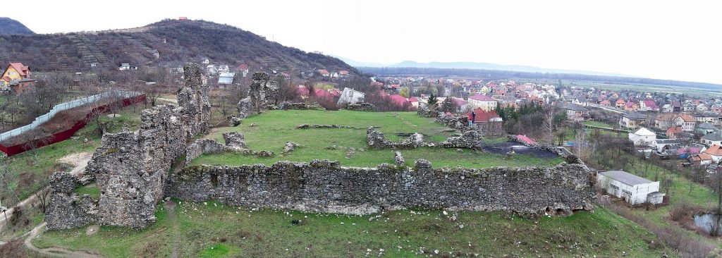 3. Виноградів (Угочанський замок.jpg