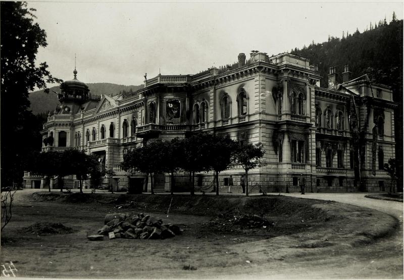 01915 Graedl-Palast in Skole.jpg